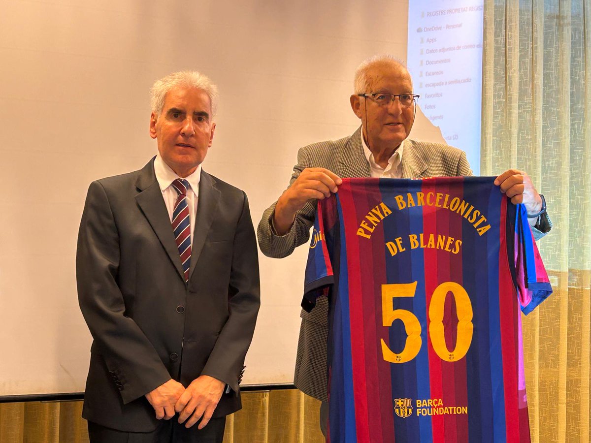 FCBPenyes's tweet photo. 🎂 La PB de Blanes celebró sus bodas de oro el pasado viernes con una cena para más de 150 personas.

El acto contó con la presencia de Antonio Escudero, vicepresidente del FC Barcelona, y de Paco Martínez, exjugador y miembro de @FCBJugadors.

🥂 ¡Por otros 50 años más! https://t.co/H7RQC3s2rg