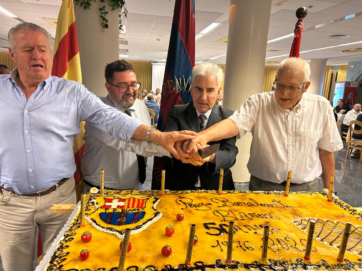 FCBPenyes's tweet photo. 🎂 La PB de Blanes celebró sus bodas de oro el pasado viernes con una cena para más de 150 personas.

El acto contó con la presencia de Antonio Escudero, vicepresidente del FC Barcelona, y de Paco Martínez, exjugador y miembro de @FCBJugadors.

🥂 ¡Por otros 50 años más! https://t.co/H7RQC3s2rg