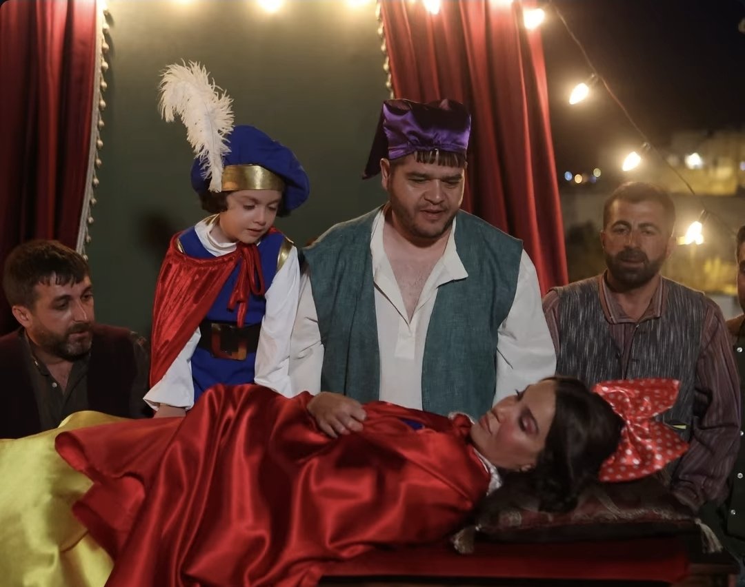 oziiakdaddy's tweet photo. Deniz Kanada’da gösteriye katılamadı diye Cihan konağa onun için bir sahne hazırlatmış.

Babalığın tartışılmaz Cihan Albora. 🥹🤍 https://t.co/1bzUpJSOZG