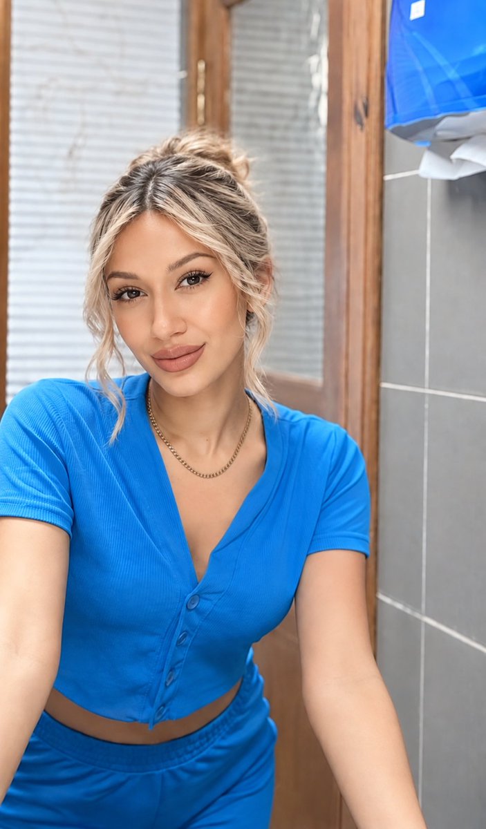 maria_mass3d's tweet photo. Blonde, bold &amp; feeling myself 💙✨ https://t.co/M0vRNLOEAx