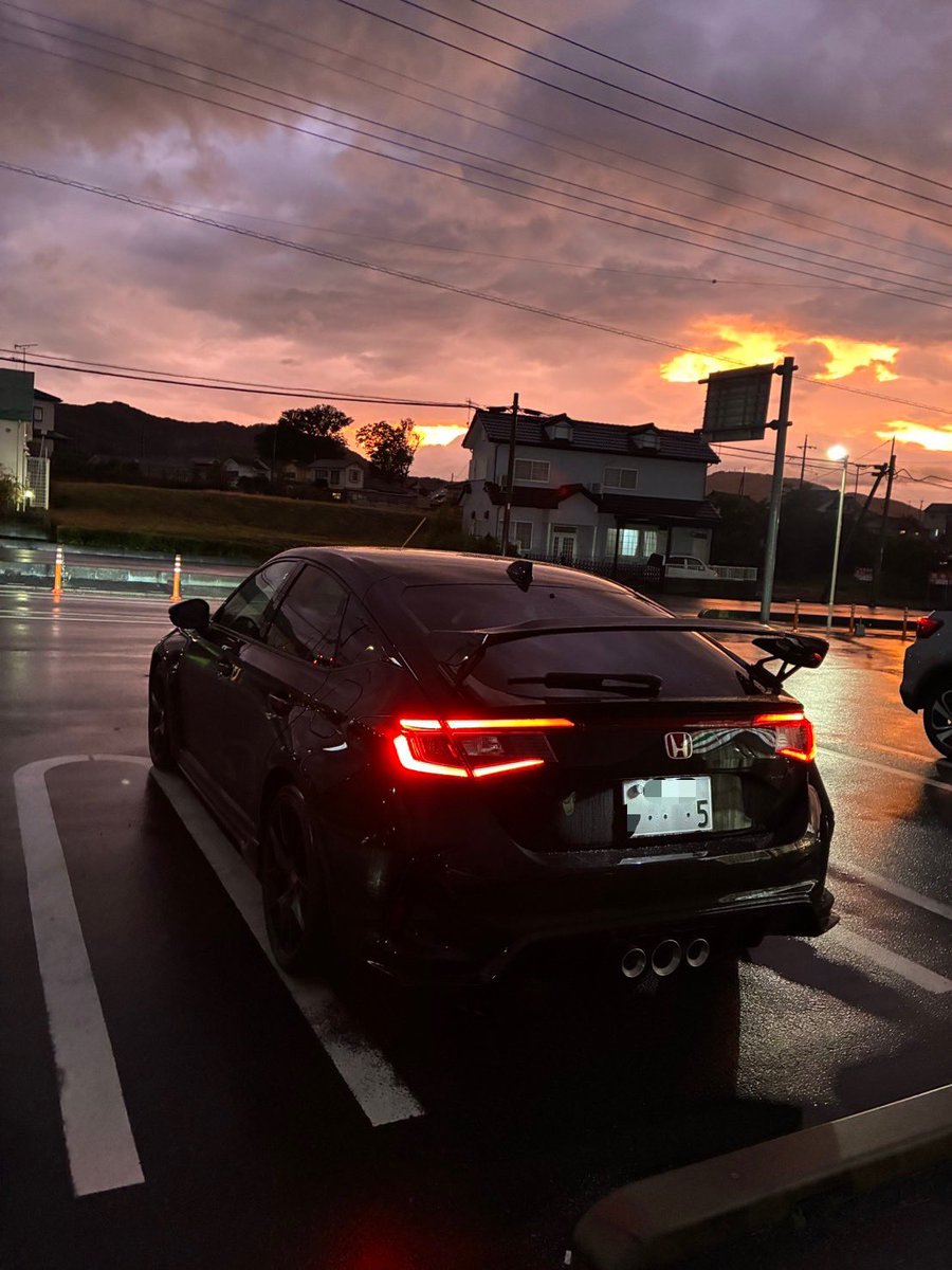 takoYk1200's tweet photo. CIVIC TYPER FL5やっと納車されました〜！70001台目らしいです👀

引きこもってゲームばっかしてたので
こいつと共にお外で遊ぼうと思います！！
車好きのFFさん増やしたいので
ぜひ仲良くしてください🙏

#FL5 https://t.co/1haYiAU1iN