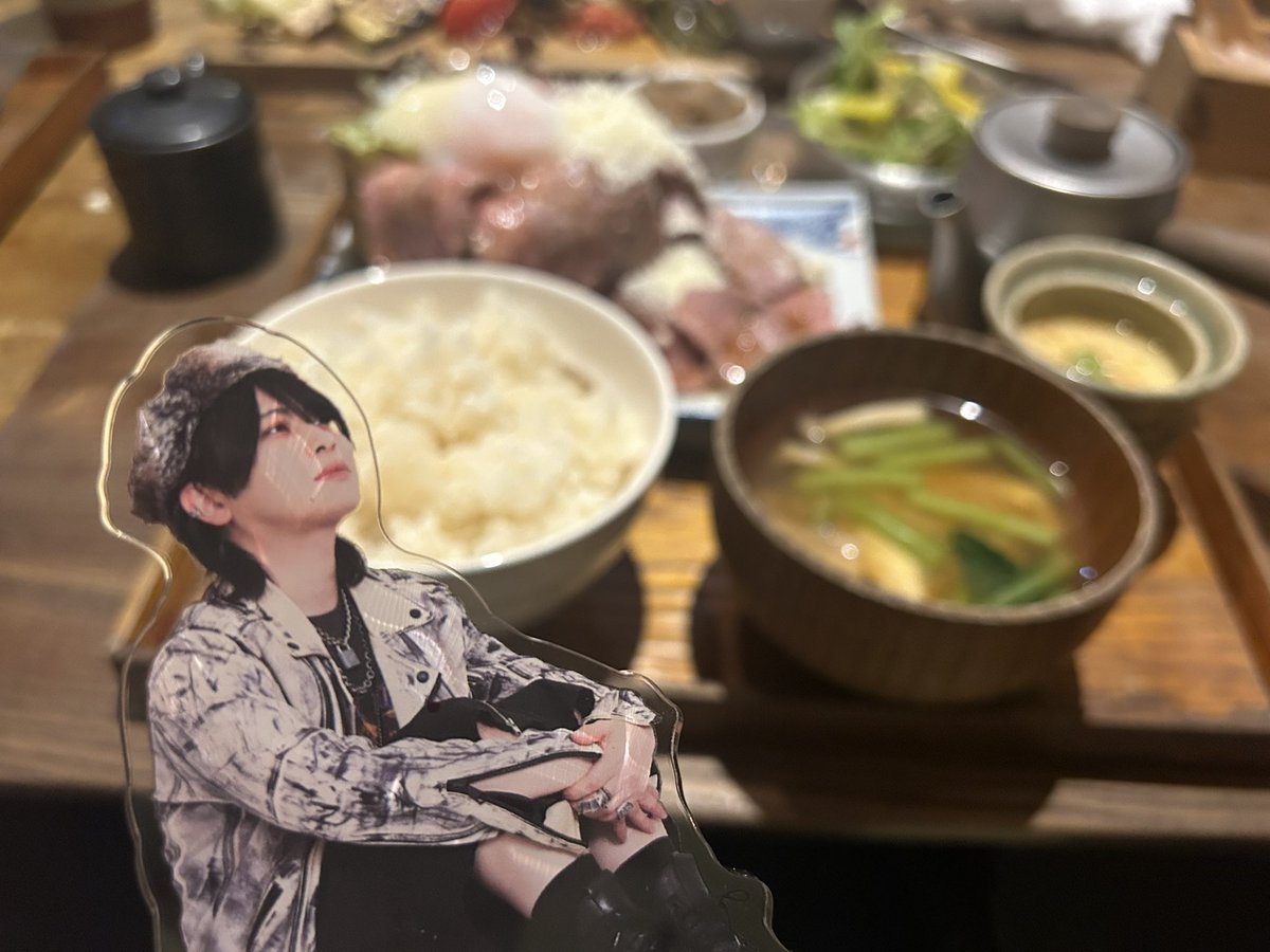 8hi6do's tweet photo. 堂島さんのアクスタは座ってるやつが1番のお気に入り https://t.co/inbYNQStHn