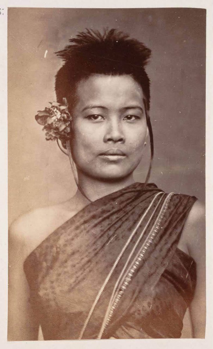SovanRatana_'s tweet photo. Ces photographies représentent une belle femme khmère nommée Neang Sok, qui était danseuse du Ballet royal du Cambodge à la cour de Sa Majesté le roi Norodom. Neang Sok épousa Paul Le Faucheur, un Français qui était officier supérieur de marine. De leur union naquit une fille. Ces photographies ont été prises par Émile Gsell dans les années 1860. 
https://t.co/tuvYyiH0L0 3. https://t.co/jgjrJG3Imp
These photographs depict a beautiful Khmer woman named Neang Sok, who was a dancer with the Royal Ballet of Cambodia at the court of His Majesty King Norodom. Neang Sok married Paul Le Faucheur, a Frenchman who was a senior naval officer. They had one daughter together. Photographs of Neang Sok can be found ont the websites listed below:
https://t.co/k63RVRs8hD
https://t.co/tuvYyiH0L0 3. https://t.co/jgjrJG3Imp
• Photographer: Émile Gsell • Place/context: Phnom Penh, Cambodia • Subject: woman of King Norodom’s royal household • Date: 1866–1879 • Technique: albumen silver print #printemps 

ប្រភពឯកសារដោយ លោកជំទាវ ឡងឌី សាន់ណារ៉ា រដ្ឋលេខាធិការក្រសួងវប្បធម៌និង វិចិត្រសិល្បៈ