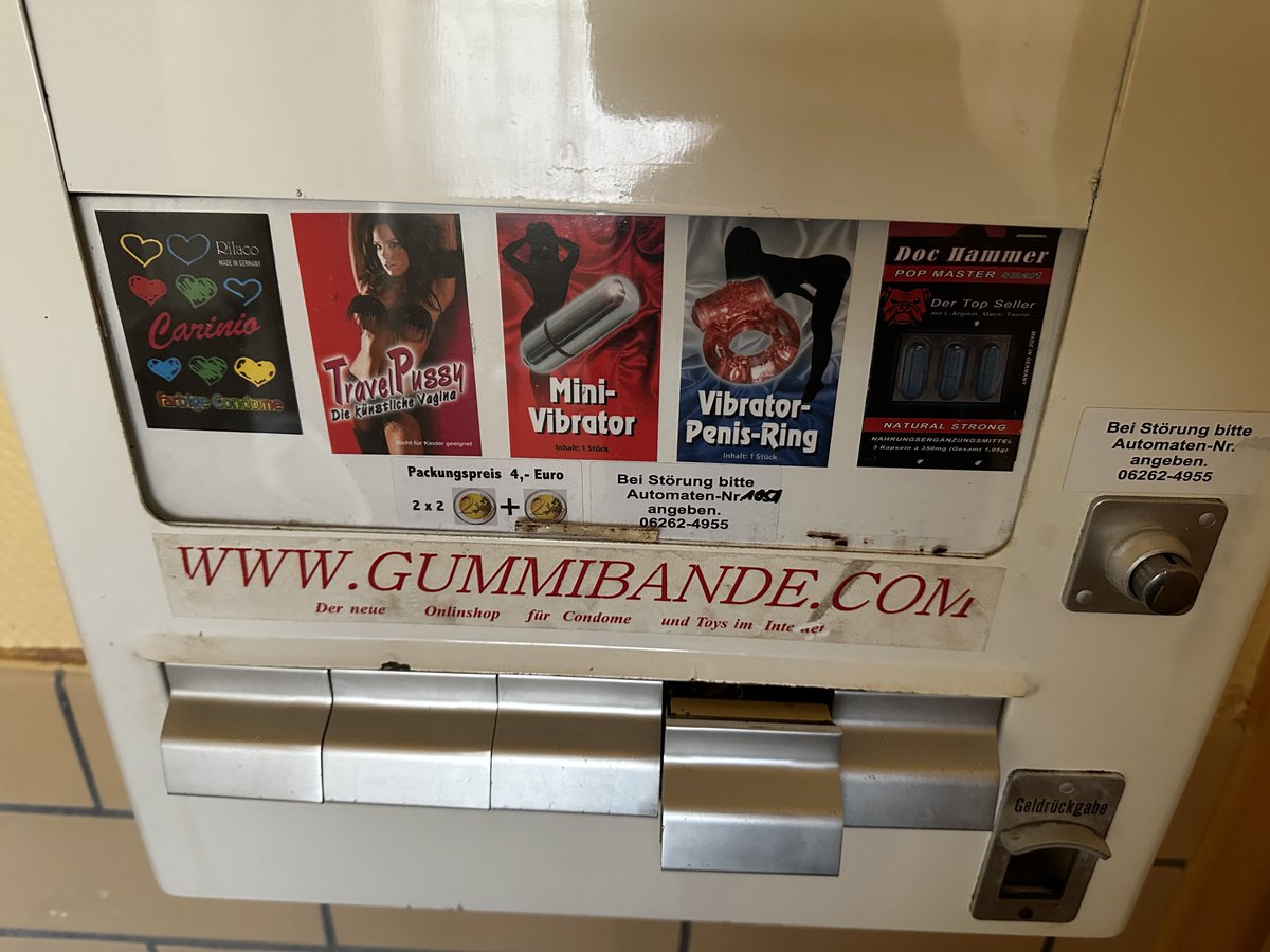 Automat auf der Toilette.