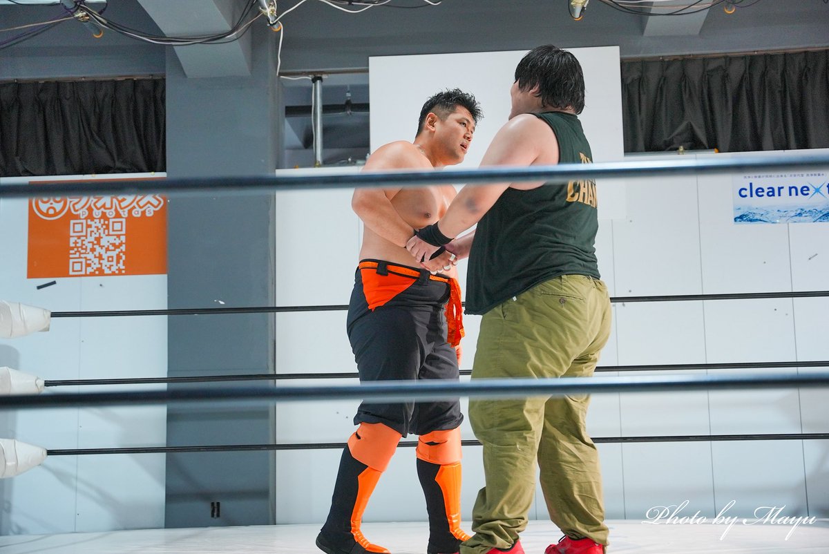 mayu_ust's tweet photo. #RAW93
第三試合
牛久"THE CHAMP"剛太郎
VS
菩鬼金剛(健康プロレス)
本当にリング壊れちゃいそうだった!
問答無用でデカい!
この2人は次回 #健康プロレス でタッグを組むのでそれも楽しみ!! https://t.co/thkMtlC9Cl
