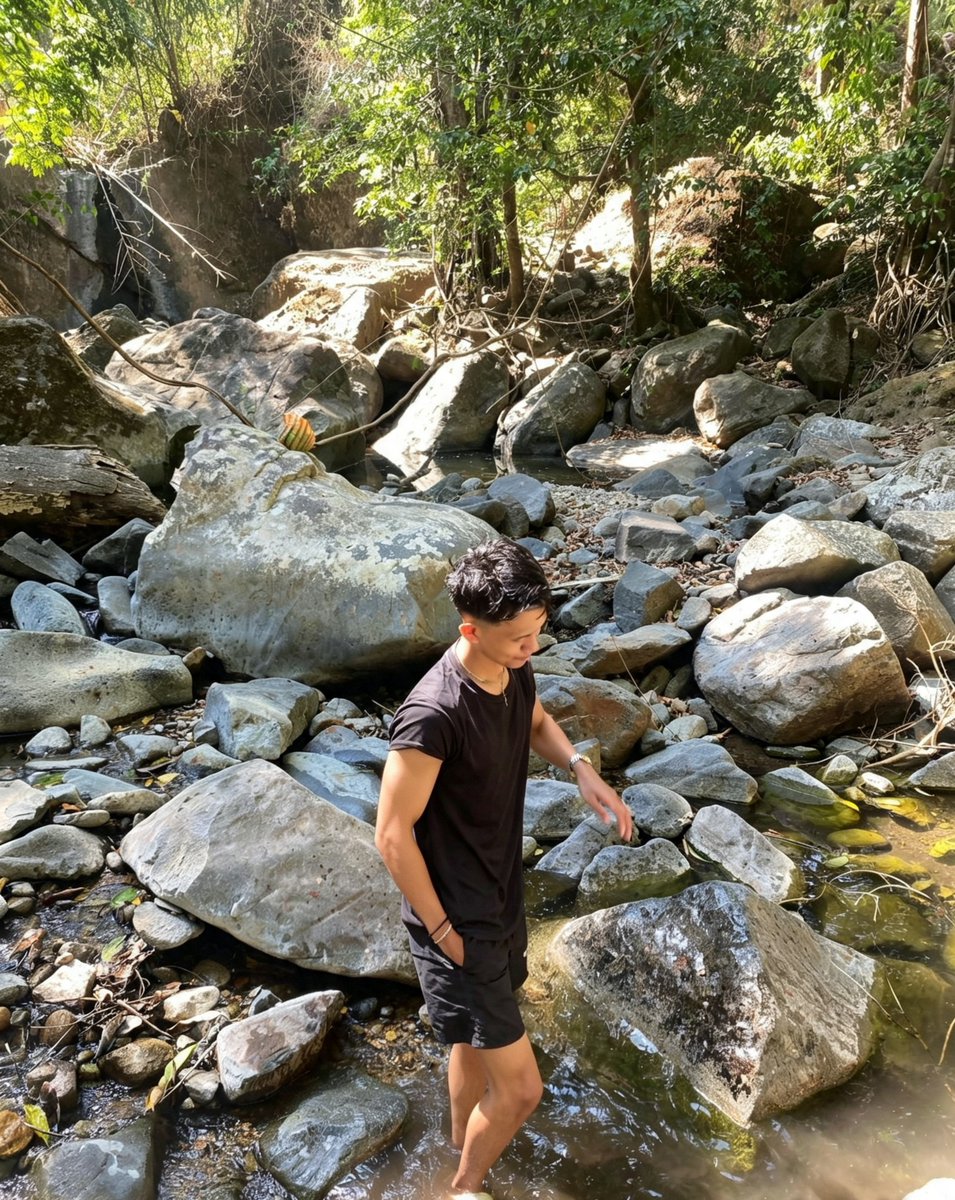 gatawijaya10's tweet photo. Seringkali kita terlalu sibuk menyembuhkan luka orang lain, sampai lupa hati kita pun butuh dirawat⛰️ https://t.co/7uhisN7i7z
