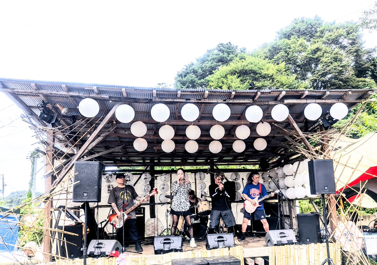 shigekamata's tweet photo. ニュー磁石presents
HEART BEAT JAM
@村田ベース

ご来場ありがとうございました！

HEART BEAT JAM

人情味あふれるフェス！

皆さんと一緒にやったあの動作は、一生忘れません！笑
ありがとうございました！

#ニュー磁石
#村田ベース
#HEARTBEATJAM
#ありがとうございました
#バッタキック
#GLORIS https://t.co/KvlYLESBuK