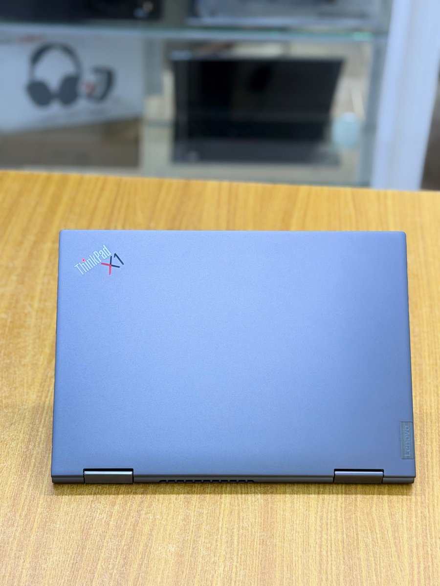 OffixpressCm's tweet photo. 💼 LENOVO THINKPAD X1 YOGA GEN 4 DISPONIBLE 🔥

Un ordinateur professionnel élégant, léger et polyvalent, parfait pour le travail, les études, les déplacements et la productivité au quotidien 💻✨

🚀 Intel Core i5 11e Génération
⚡ 16GB RAM DDR4
💾 SSD NVMe 256GB
🖥️ Écran 14" UHD IPS Tactile
🔄 Écran convertible x360 (Mode tablette + Laptop)
🎨 Intel Iris Xe Graphics

✅ Design premium ThinkPad
✅ Clavier confortable et robuste
✅ Idéal pour bureautique, programmation, visioconférences et usage professionnel

💰 Prix : 280 000 FCFA

🔥 Une machine fiable, pratique et performante pour ceux qui recherchent la qualité Lenovo sans compromis.

📩 Disponible maintenant !

#Lenovo #ThinkPad #X1Yoga #Laptop #TechCameroon #Douala