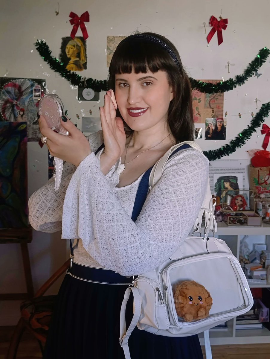 MatthyLanza's tweet photo. Schoolgirl 😌 https://t.co/bZlMnuyv1t