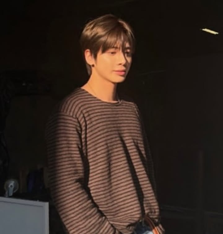 jellybunnnii's tweet photo. brown on taehyun is actually criminally good.. https://t.co/O0FpjE8zIN