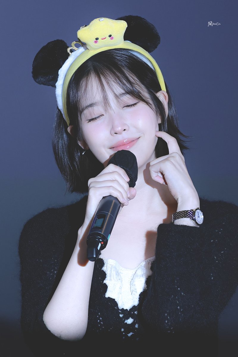 ravit_iu's tweet photo. 260920 골든아워 더위닝 CGV 무대인사 직찍 #IU
볼콕. 💛 https://t.co/LWYkcLD4Zp