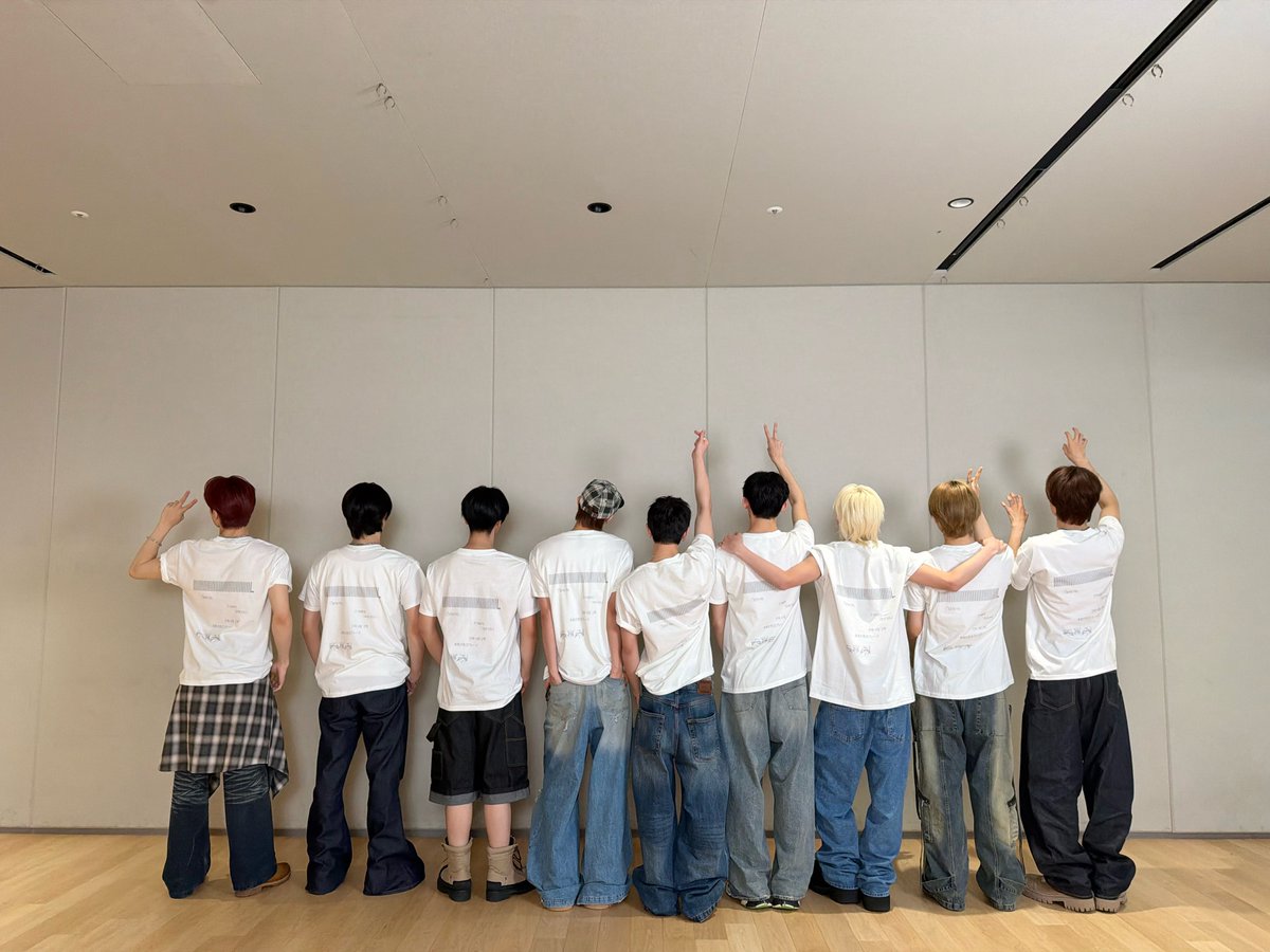HYBE_MERCH's tweet photo. &amp;TEAM Wolf's Love T-Shirts 판매 오픈 안내

📅 판매 오픈: 2026. 09. 23 12PM (KST)
💝 상품 자세히 보기: https://t.co/sjvexWpFUD
📍 @weverseshop

#andTEAM #エンティーム #앤팀
#MarkonMe #andTEAM_MarkonMe https://t.co/N91LPQlmXd