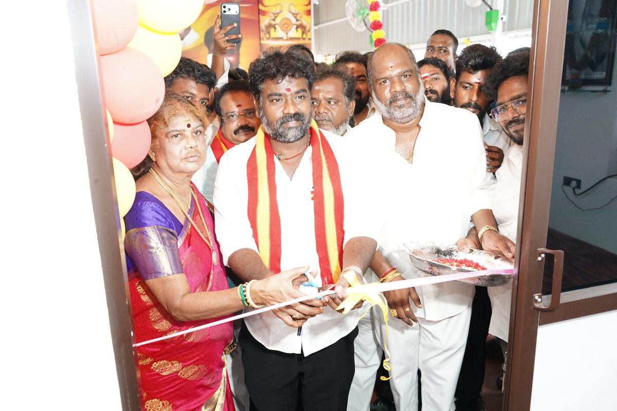 EcrPSaravanann's tweet photo. வரலாற்று சாதனை படைத்த மாண்புமிகு தமிழக முதலமைச்சர் தளபதி C. ஜோசப் விஜய் அண்ணா அவர்களின் நல்லாசியுடன் 

மாண்புமிகு திரு N.ஆனந்த் MLA
ஊரக வளர்ச்சி மற்றும் நீர்வளத்துறை அமைச்சர்,
கழகப் பொதுச் செயலாளர்
அவர்களின் நல்வாழ்த்துக்களுடன் 

. https://t.co/e9B2tXod6p