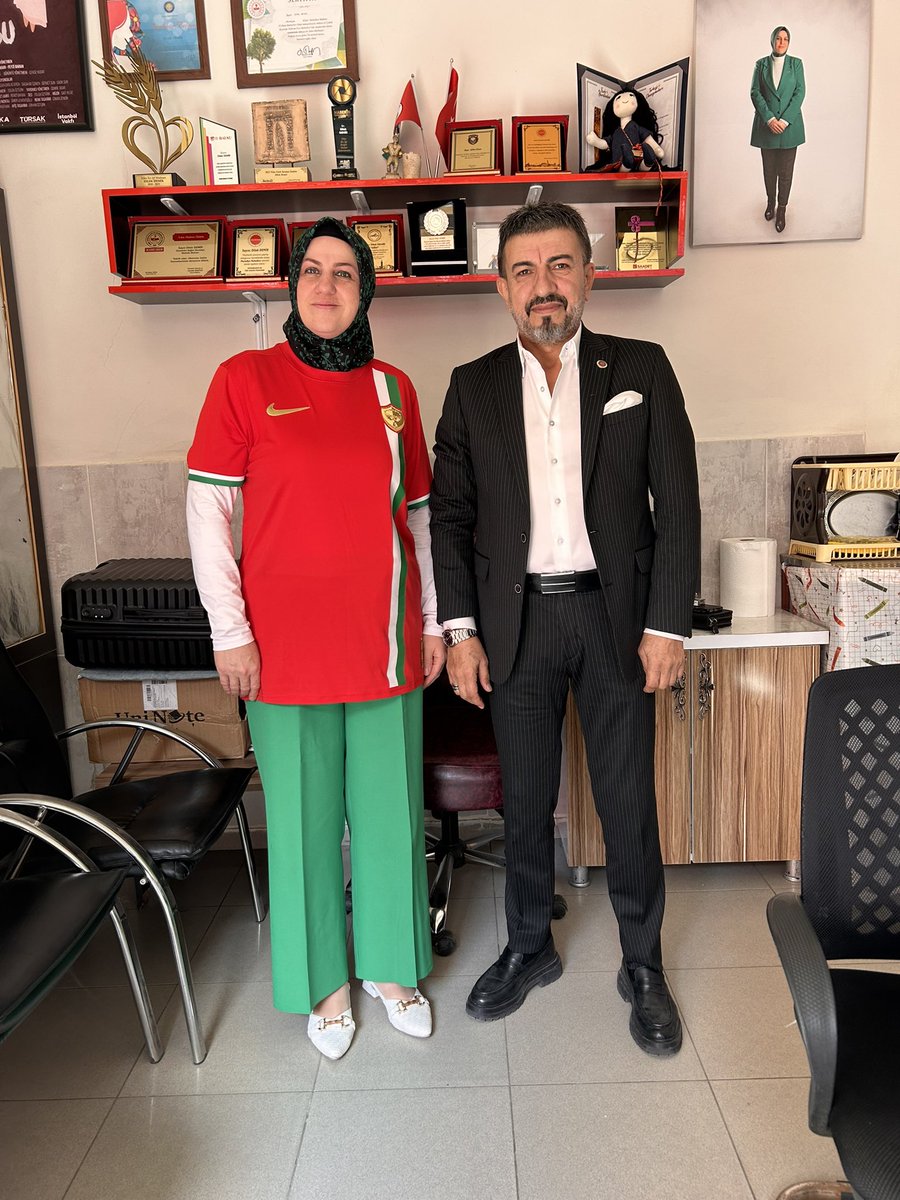MUHTARANA21's tweet photo. Önceki dönem Yenişehir Mahallesi Muhtarımız Sayın Mehmet Demir’in nazik ziyaretinden büyük memnuniyet duydum. Çayımızı, kahvemizi içip güzel ve samimi bir sohbet gerçekleştirdik. Değerli ziyareti için gönülden teşekkür ediyorum. 🌿☕ https://t.co/Q4fYOkirml