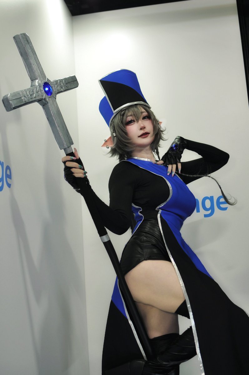 shopanda01's tweet photo. 2026.09.20 #TGS2026 #Nextrage ブース

モデル:カモミール(@chamomile_chami )
microSDXC Gシリーズ擬人化

衣装や小物のクオリティがすごい！
全部手作りなのすごいし、武器の先端をSDカード風にしてるのイイ！
男女問わず感嘆の声を漏らしてるのが印象的だった！

 #カモミール大好き https://t.co/KpFvrlskrN