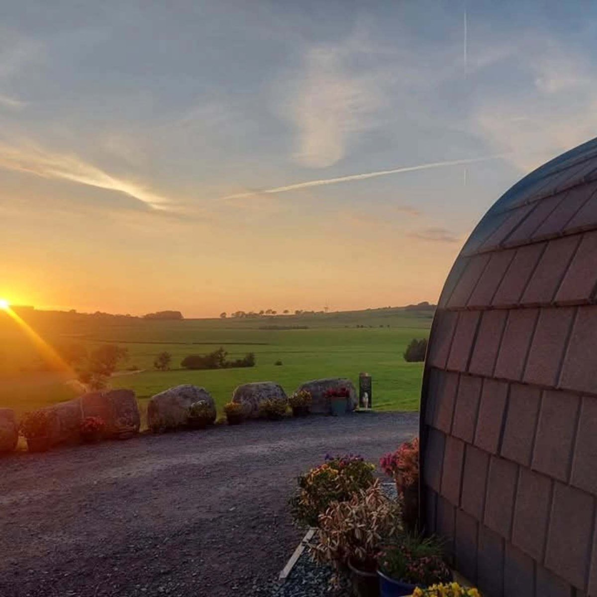 Camping_Direct's tweet photo. 🌿 Escape to a secluded Cumbrian valley for a glamping break at Castle Guards Farm Retreat near Cockermouth.

🔗 Find out more about Castle Guards Farm Retreat here:
https://t.co/y3tGl8Tz1s

#cumbria #glamping #holiday #cockermouth #lakedistrict https://t.co/EHpW4mgRi0