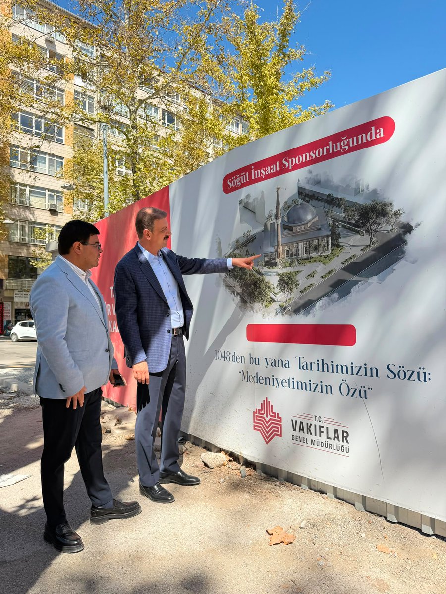 VakiflarGM's tweet photo. 📍 Ankara

Genel Müdürümüz Sayın Sinan Aksu, Kızılay’da yapımı süren Kumrular Camii ve katlı otopark ile çevre düzenlemesi projesinde sürdürülen çalışmaları yerinde inceledi.

Ankara Bölge Müdürlüğümüzün koordinesinde devam eden çalışmaların mevcut durumuna ilişkin yetkililerden bilgi alındı.