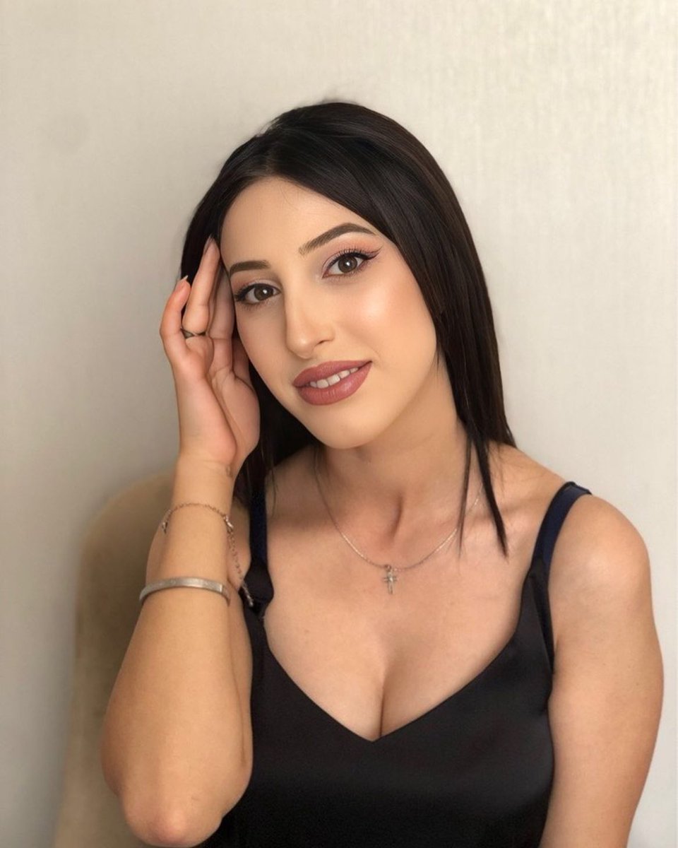 Rangel71000's tweet photo. Նուրբ դիմահարդարում💗✨🌸 https://t.co/oukkb9urxs