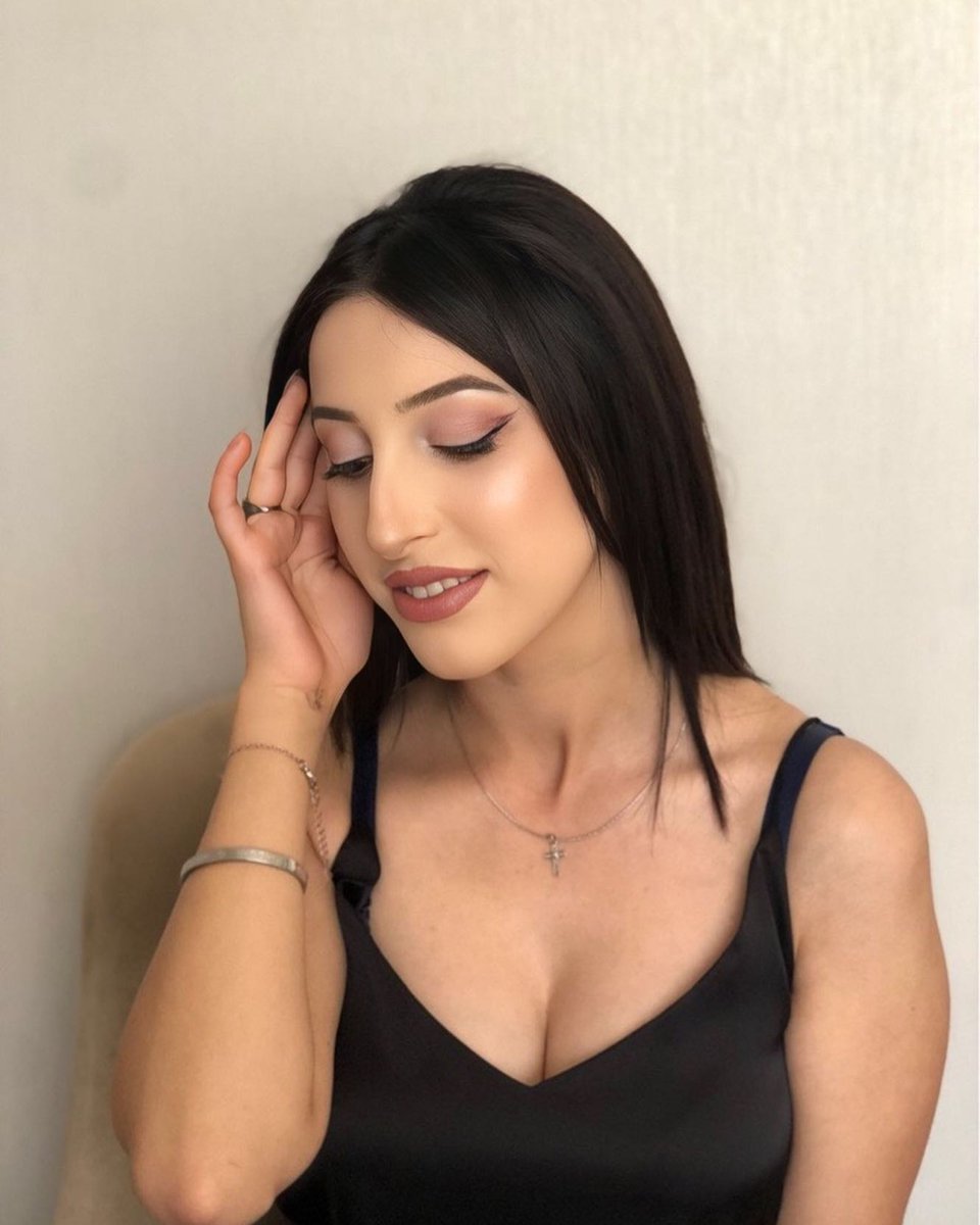 Rangel71000's tweet photo. Նուրբ դիմահարդարում💗✨🌸 https://t.co/oukkb9urxs