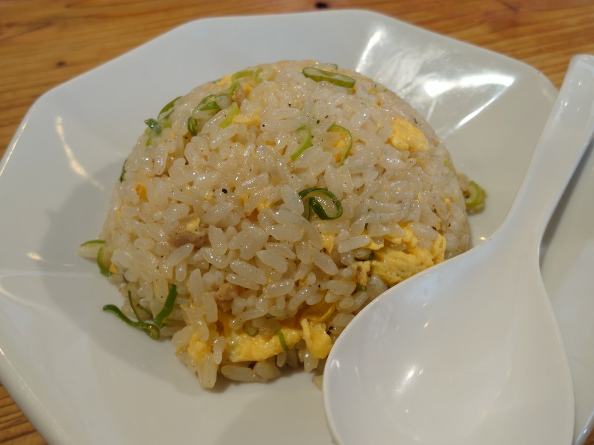 yuu4258's tweet photo. シルバーウィーク((　ﾟдﾟ)､ｹｯ)で飯時は人が多いので少し時間をずらして🍜 https://t.co/2qDXWREhtX