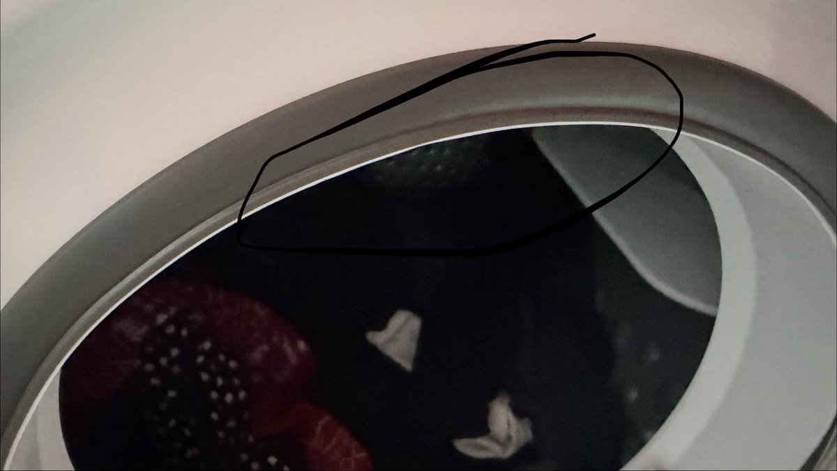 Emzzoxox's tweet photo. @currys I had this dryer delivered yesterday. Not only did the delivery driver let it drop to the floor when I put washing in the white lip circled seems sharp/ not rounded off. cut my finger which bled and redness surrounding it is starting to appear. Product code 229930 https://t.co/qGPjObsJje