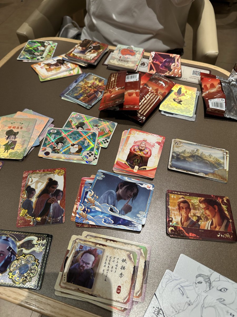chiwkies's tweet photo. btw we actually bought a whole box and few extras but I DIDNT GET A SINGLE WUKONG… AND ONLY ONE YANG JIAN… so i gave up and just bought their cards immediately lol https://t.co/DH9ES2WPIP