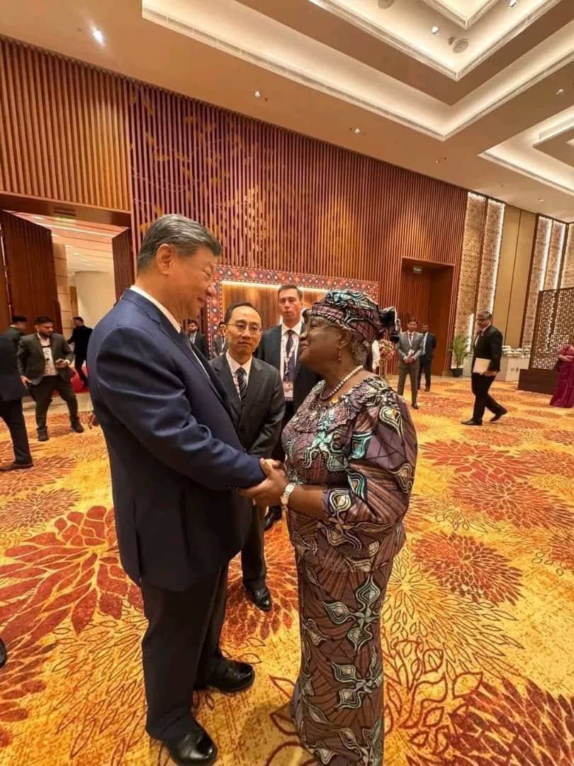 Kene_Nnewi's tweet photo. She submits to her husband.
In fact she said, her husband calls the shots....
Do you know who she hold like her first son? That's one of the most powerful men in the world... 

Nkechi from Abagana with 4 credits in WAEC is shouting i cannot submit to a man.

😂😂😂😂 https://t.co/2CnnDblghn