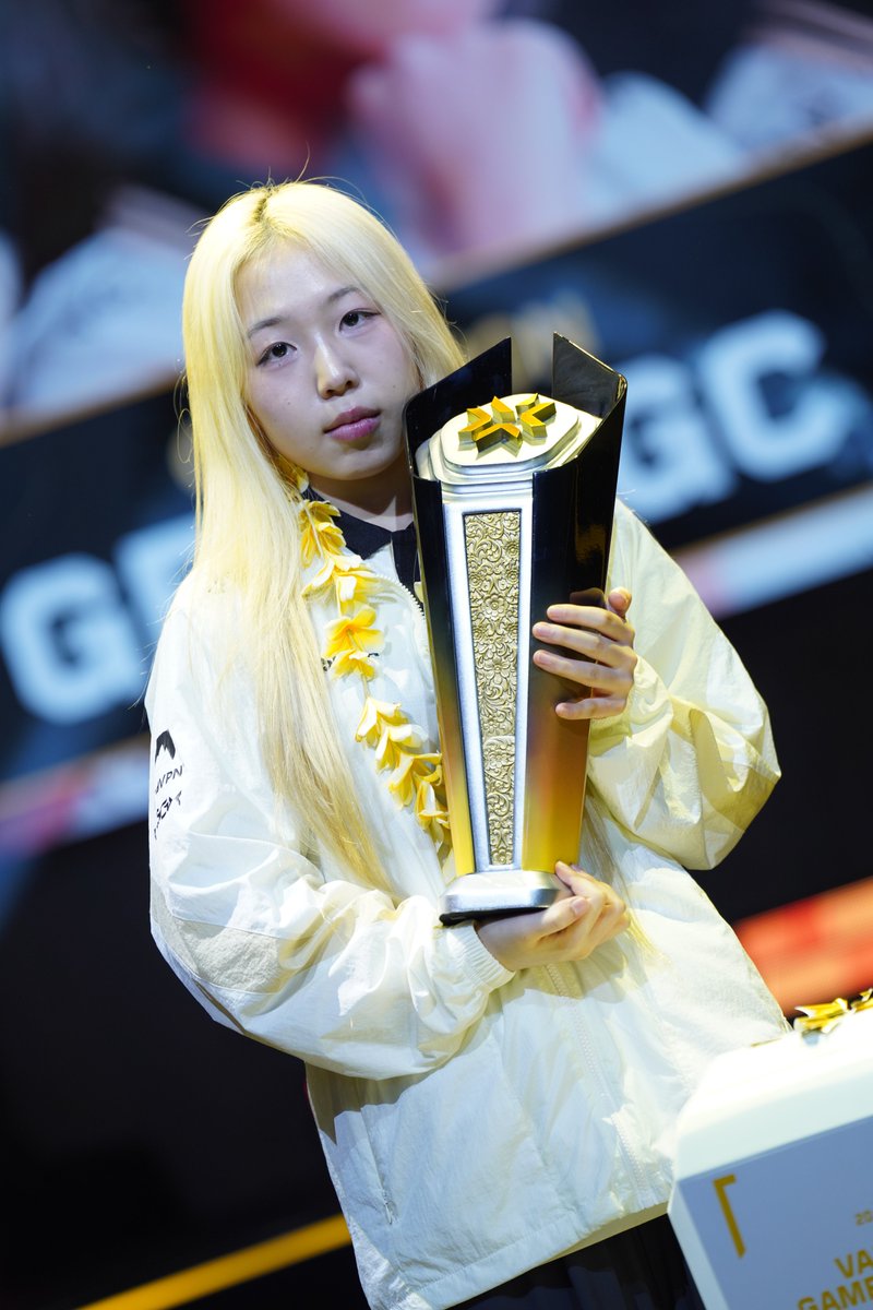 vctpacific's tweet photo. Our #GameChangersPacific Champions bloomed in Bali 🌸

This young roster proved themself on the Pacific stage. Congratulations again on the win, @geng_gold GC! 🏆 https://t.co/dRLmLw8fY0