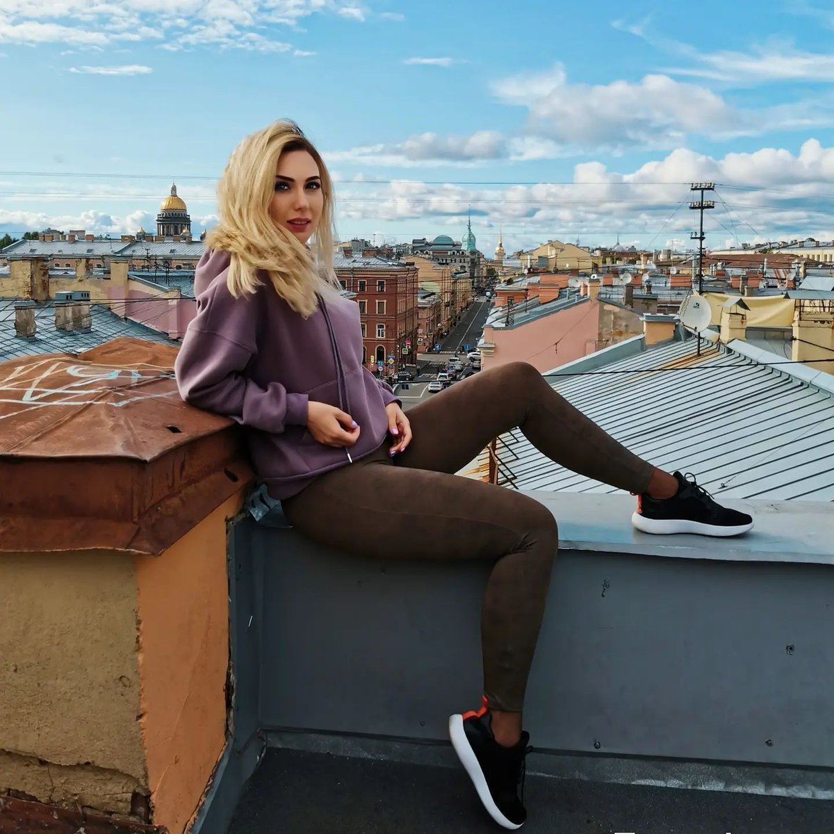 widloro's tweet photo. Есть люди, которые западают в душу. И не важно, сколько вы знакомы: несколько лет или пару минут. А возможно и вовсе не знакомы лично. Просто что-то цепляет. Где-то на уровне энергетики, подсознания. Внутри что-то переворачивается. Самое https://t.co/RfWyC6ronm