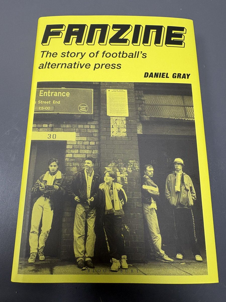 DexESmith's tweet photo. A good start to the week with this arrival @d_gray_writer https://t.co/7PMAoZGoer