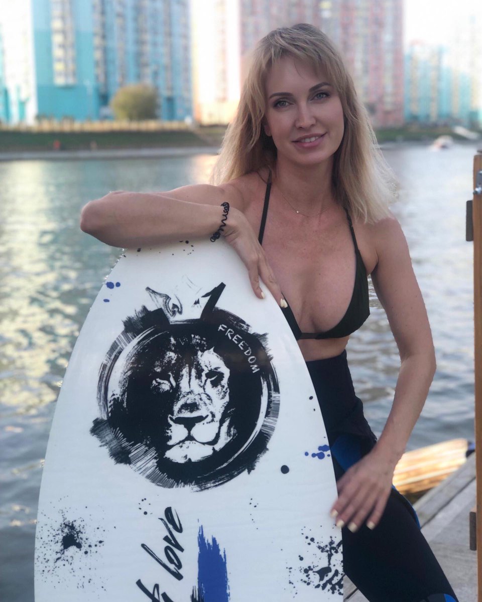 kassialiska's tweet photo. Закрываю сезон. Это лето - ещё одна мааааленькая, но победа над собой, мааааленький но прогресс. @malibuwakeclub я буду скучать и ждать. Лучшее место для каталки и люди самые лучшие 🏄‍♀️❤️ https://t.co/lYVngefZTt