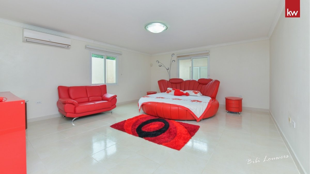 KWArubaBibi's tweet photo. 🏡 𝐅𝐎𝐑 𝐒𝐀𝐋𝐄 | Wayaca 406
Spacious luxury villa with 6 bedrooms in the main residence, additional living space in the garage, and a large private pool.

🏠 649 m² build-up
🌴 1,430 m² property land
📍 Oranjestad

https://t.co/3hbGfUPW7y
#ForSale #Wayaca #ArubaRealEstate https://t.co/ecgOIluD9L
