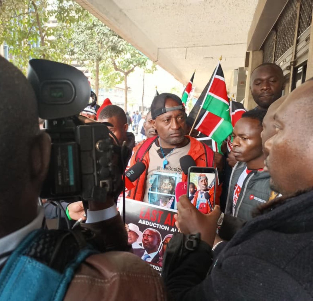 WANYERA_simon's tweet photo. The Free Dr. Kizza Besigye peaceful Protests in Kenya have turned violent. Many comrades have been abducted, and others have been brutally arrested. Harambee House is now surrounded by armed men. We hope the security goons abducting our comrades are not from Uganda.!! https://t.co/pPYUGXaNbc