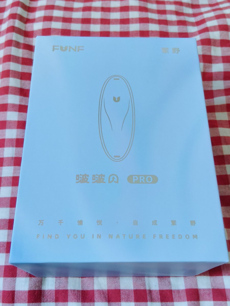 xiaolin800800's tweet photo. 不愧是Pro 盒子大了这么多我靠(꒪⌓꒪) https://t.co/FTZceqnuxi