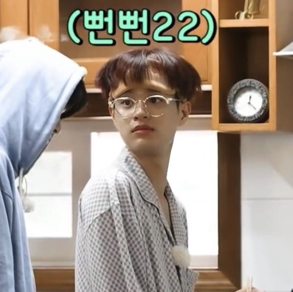 dhdh_hwi129's tweet photo. 대휘 아침미션 실패해서 밥 못먹는거여서 우진이 몰래 계란 먹다가 들켰는데 얼굴 완전 귀엽게 생김ㅠ

🦦 형 반숙 조아해? >냠<
🐦 먹고 있는데요 대휘
🦦 아닝데 안먹었어 https://t.co/zvhcXfuKVn