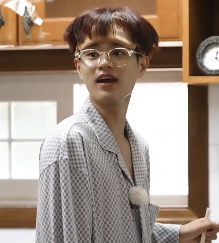 dhdh_hwi129's tweet photo. 대휘 아침미션 실패해서 밥 못먹는거여서 우진이 몰래 계란 먹다가 들켰는데 얼굴 완전 귀엽게 생김ㅠ

🦦 형 반숙 조아해? >냠<
🐦 먹고 있는데요 대휘
🦦 아닝데 안먹었어 https://t.co/zvhcXfuKVn