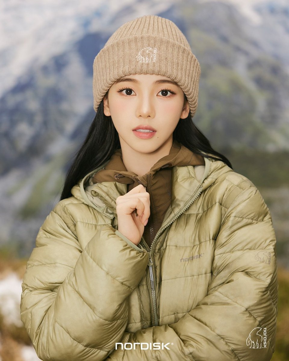 skatarinablu's tweet photo. Lost in the mountains, wrapped in warmth. https://t.co/FL8mMUrwJS