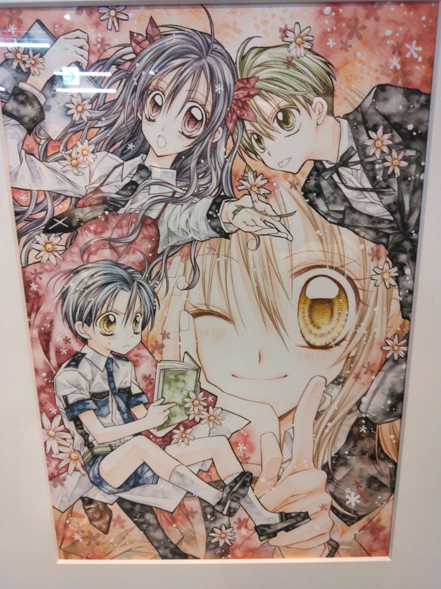 nostalgiccom's tweet photo. 印刷された物では気づいてなかったけど、生原稿だと口の線の影の付け方や強弱も分かりやすくてずっと眺めていました。
イラスト集で何度も見返したカラーの原稿も生で見れて嬉しかったです。
本当見ることが出来て良かった🥲 https://t.co/LsZh5mYKg9