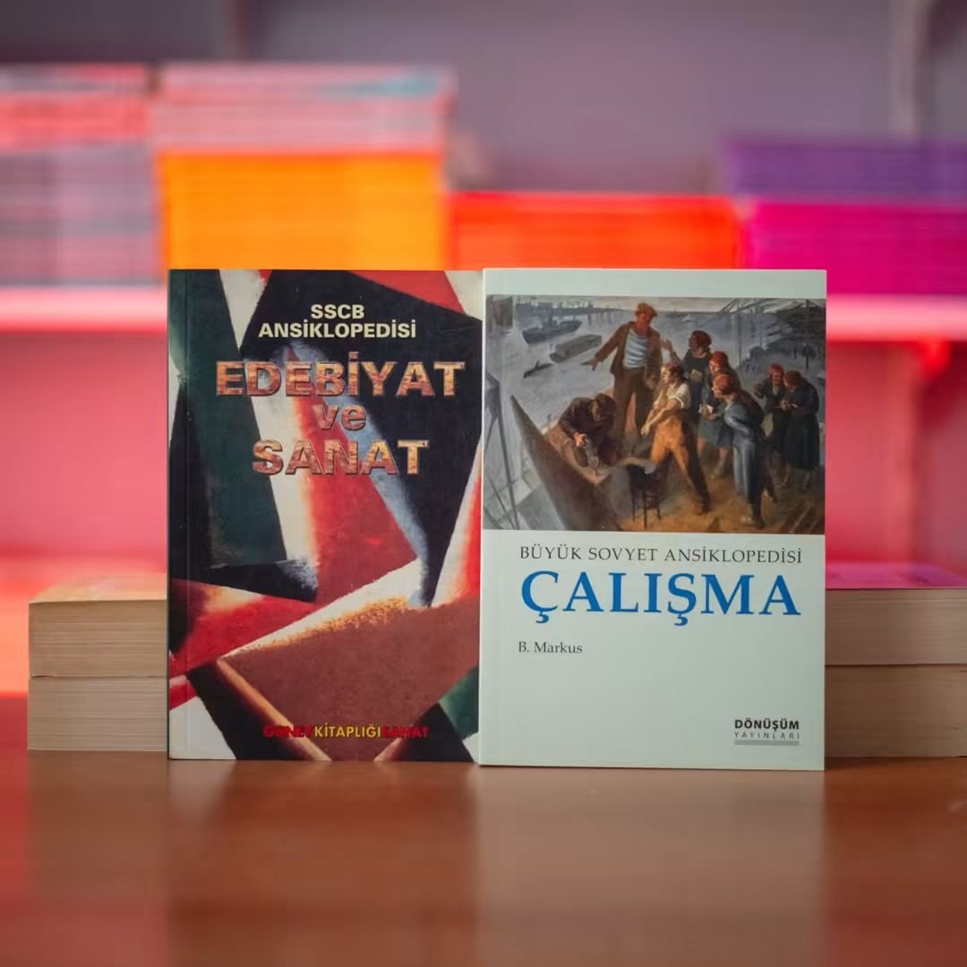 MemedUzum's tweet photo. Sovyet kültürünün ve toplumsal yaşamın iki önemli başlığı…
SSCB Ansiklopedisi – Edebiyat ve Sanat: Sovyetler Birliği’nin edebiyat, resim, tiyatro, müzik ve sanat dünyasına kapsamlı bir bakış.
Büyük Sovyet Ansiklopedisi – Çalışma: Emeğin üretim sürecindeki yerini. https://t.co/A6xeDNLRdX