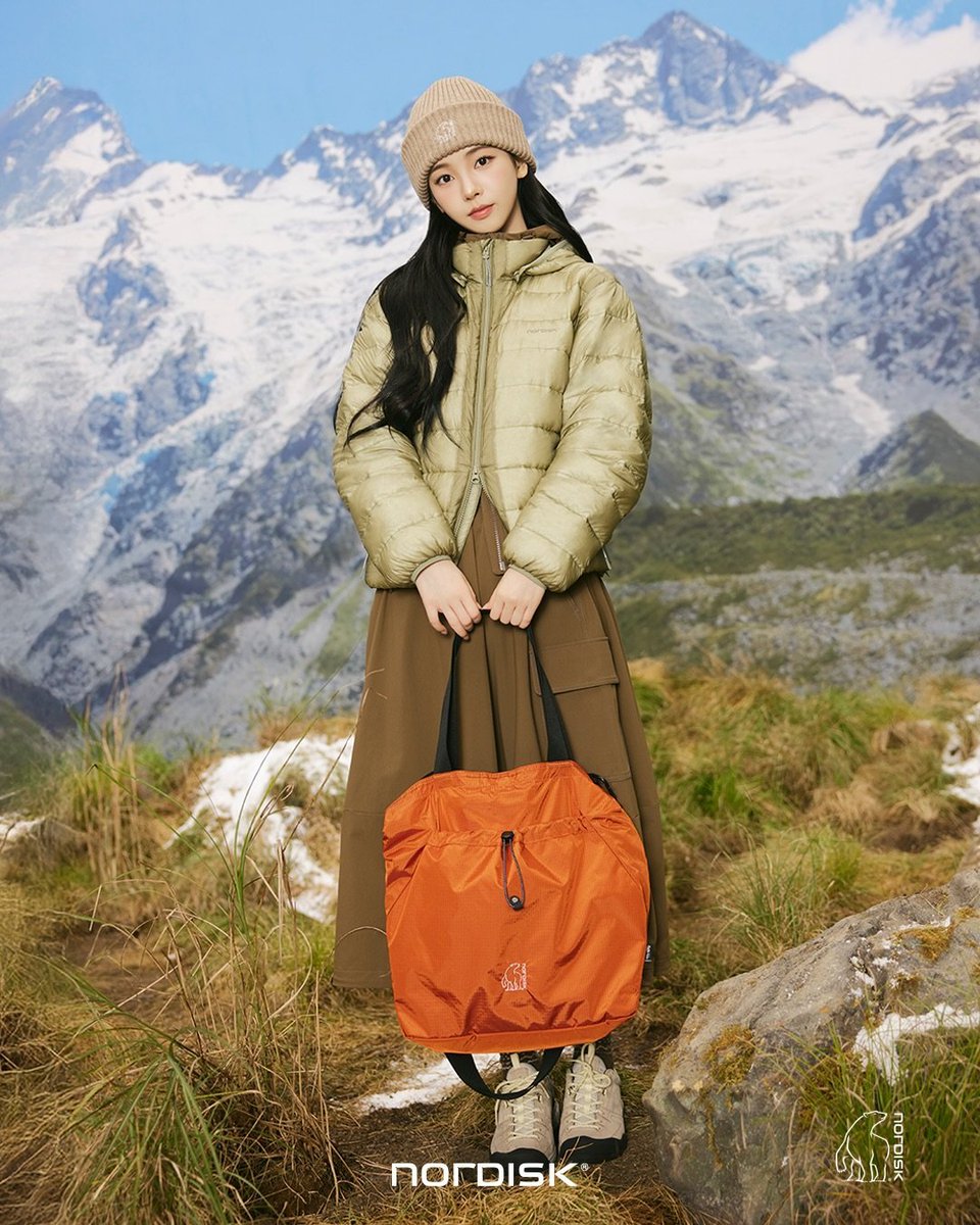 skatarinablu's tweet photo. Lost in the mountains, wrapped in warmth. https://t.co/FL8mMUrwJS