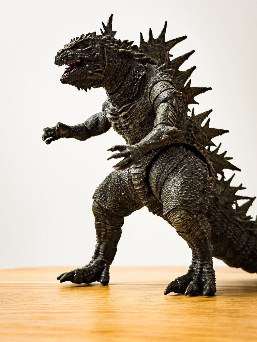 mobebeseijin's tweet photo. S.H.MonsterArts 呉爾羅 開封！②
立ち姿の形にすると、イグアナ感がちょっと強まる印象。咆哮のポーズも再現可能なので、それなりの可動域かなという感じです
#ゴジラ　#godzilla #SHMA #モンアツ https://t.co/mUN7TOtyWZ
