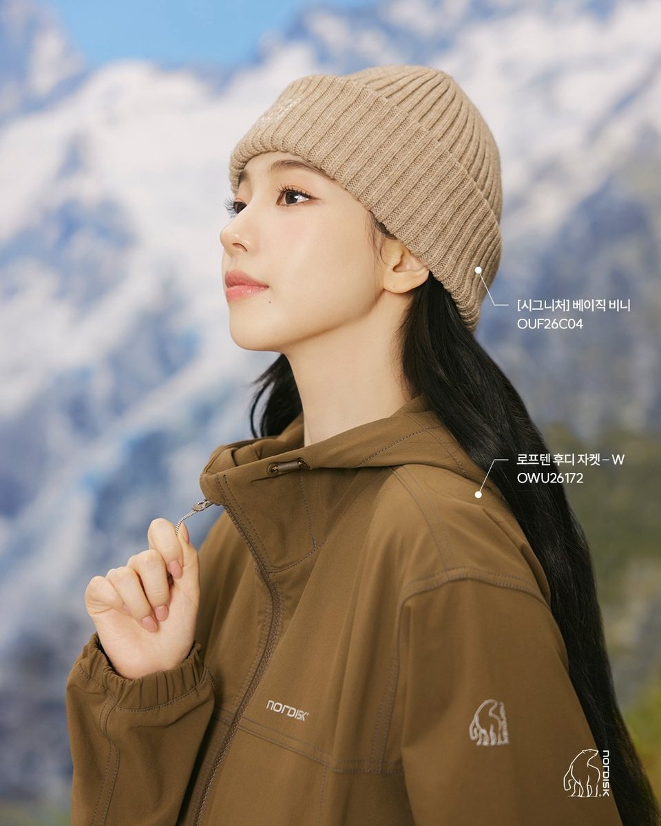 skatarinablu's tweet photo. Nature's call and cozy layers. https://t.co/m56fmAyb25