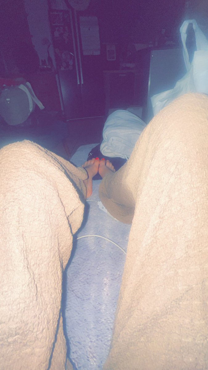 ChafmiL0's tweet photo. Alors bande de p’tite pute qui vient raquer pour moi dm moi petite pute dépêche  toi

 Moneymiss moneyslave findom paypig https://t.co/JlgRK4fMNt