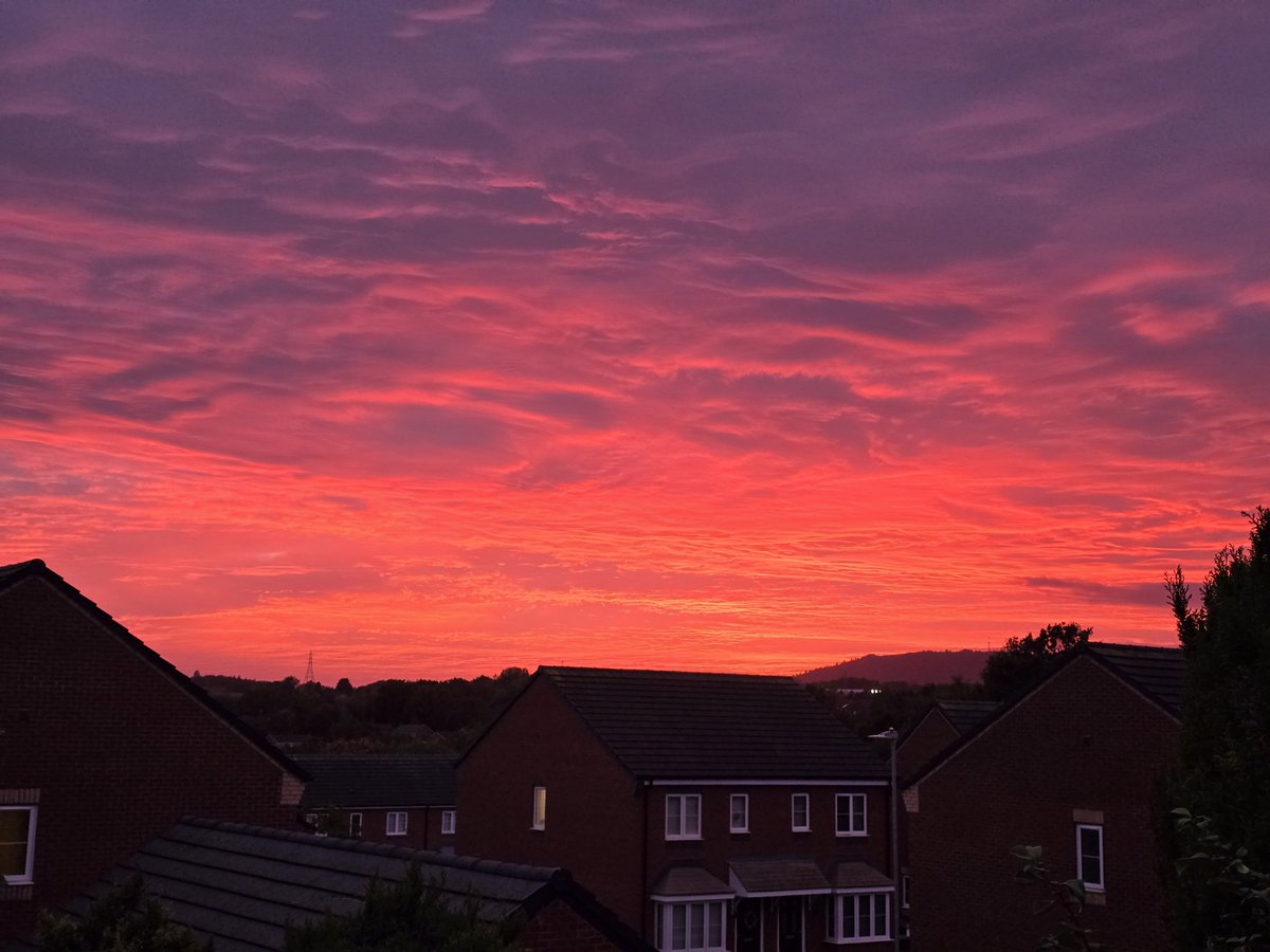 Liam_Ball92's tweet photo. Sunsets over the past two nights in Shropshire. https://t.co/IiQOmumfuH
