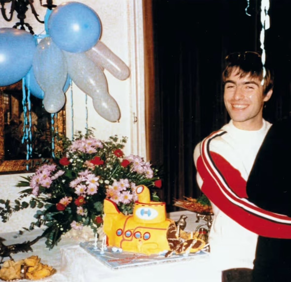 shakermakerxo's tweet photo. every liam birthday i always think about his cutie yellow submarine cake https://t.co/Hj21qGMdkW