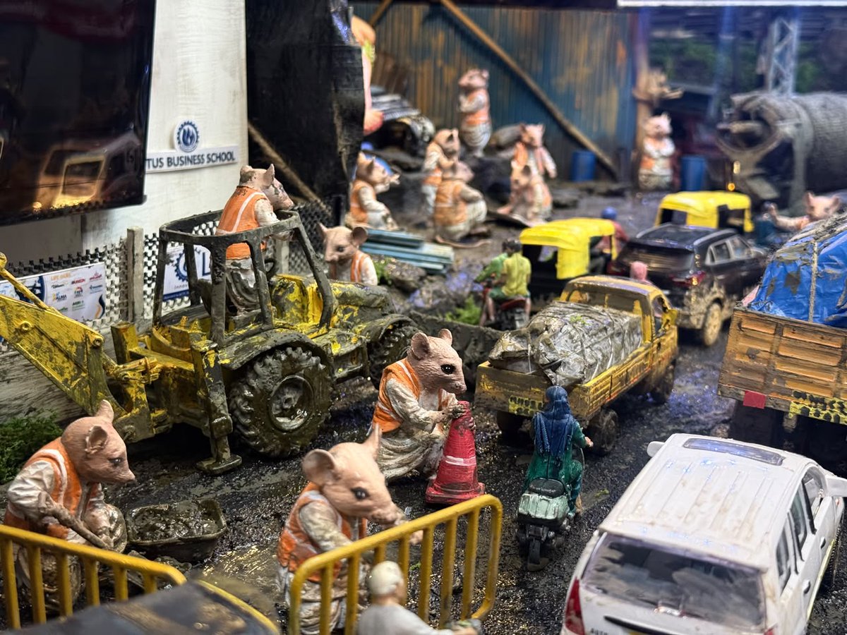 gauraavkadam's tweet photo. Pune IT Professional Turns Ganeshotsav Installation Into Road-Safety Appeal After Losing Mother In Traffic 

https://t.co/wBk7QqVlrR https://t.co/YzkspOACGS