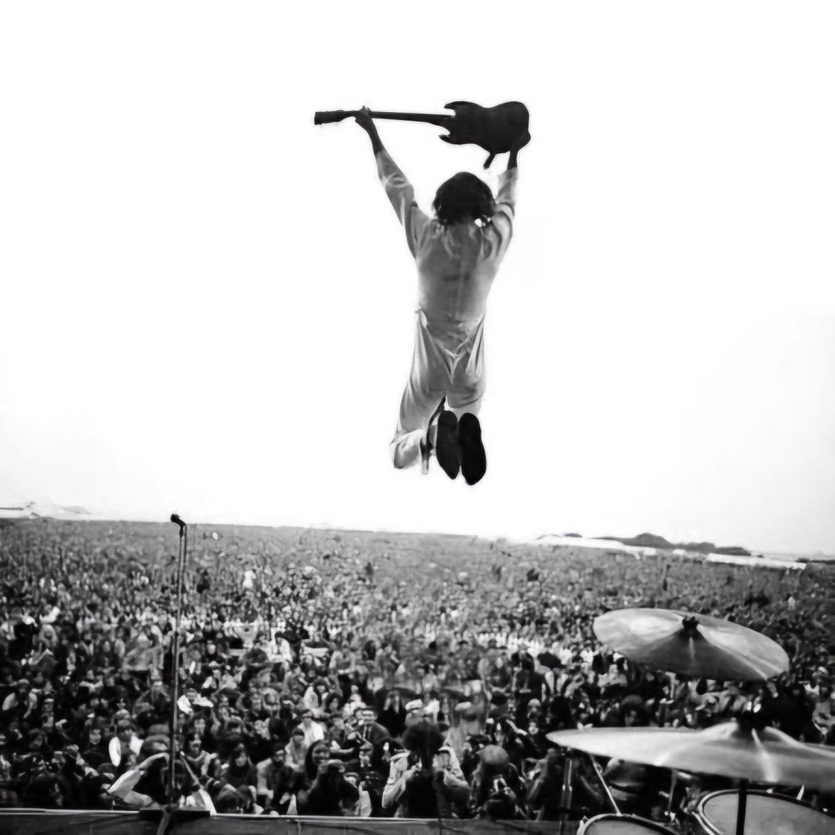 MeltdownTJ2468's tweet photo. Pete Townshend (The Who), Isle of Wight,  (1969) https://t.co/X4X4bjXcez