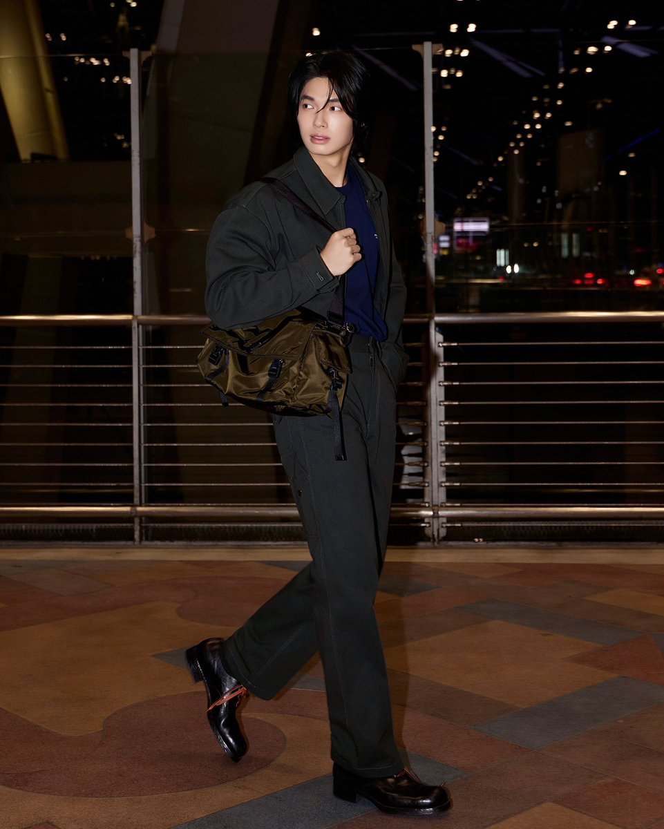 bazaarthailand's tweet photo. #BAZAARTakeoff ‘วิน เมธวิน’ Prada แบรนด์แอมบาสเดอร์ พร้อมลัดฟ้าสู่มิลานในฐานะแขกคนสำคัญ เพื่อร่วมชมโชว์คอลเลกชั่นสุภาพสตรีประจำฤดูใบไม้ผลิ/ฤดูร้อน 2027 ที่จะจัดขึ้นในวันที่ 22 กันยายน เวลา 19:00 น. (ตามเวลาประเทศไทย) 

#Prada #PradaSS27
#Winmetawin 
#BAZAARThailand https://t.co/uYVHcZ0aDU