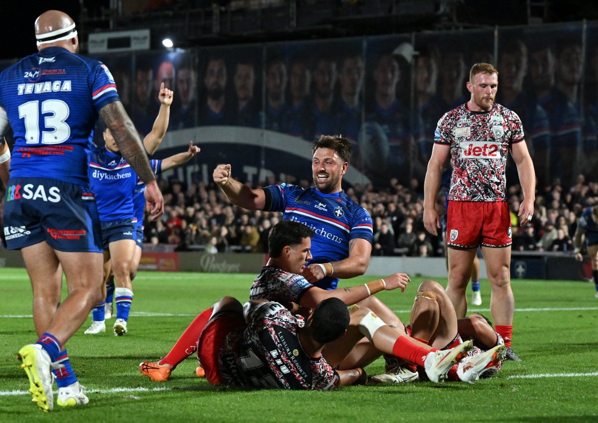 WTrinityRL's tweet photo. 👏🏻 Everyone recovered from Friday??

Ready to go again on Saturday?

🎟️ Tickets are still flying out ahead of our Semi-Final! Get yours now 👉🏻 https://t.co/hdJjJpbfOm

#UpTheTrin https://t.co/f5PcSYCmg8