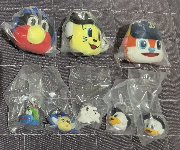 K_BxxxxM's tweet photo. ガチャし過ぎた🫣
つば九郎欲しくてぬいぐるみは2回目で出てくれて良かったけど、めじるしのつば九郎も欲しかった😭

その場にいた人とめじるしのマーくん交換してもらって欲出ちゃってつば九郎欲しくてガチャ回したらマーくん出て改めて欲出しちゃいかんな思った🫣 https://t.co/FvpAblwGvO